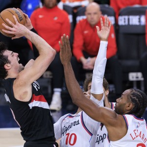 开云体育在线入口-快船本赛季对阵开拓者2-1 赛季倒数第二场双方还要打一场卡位战